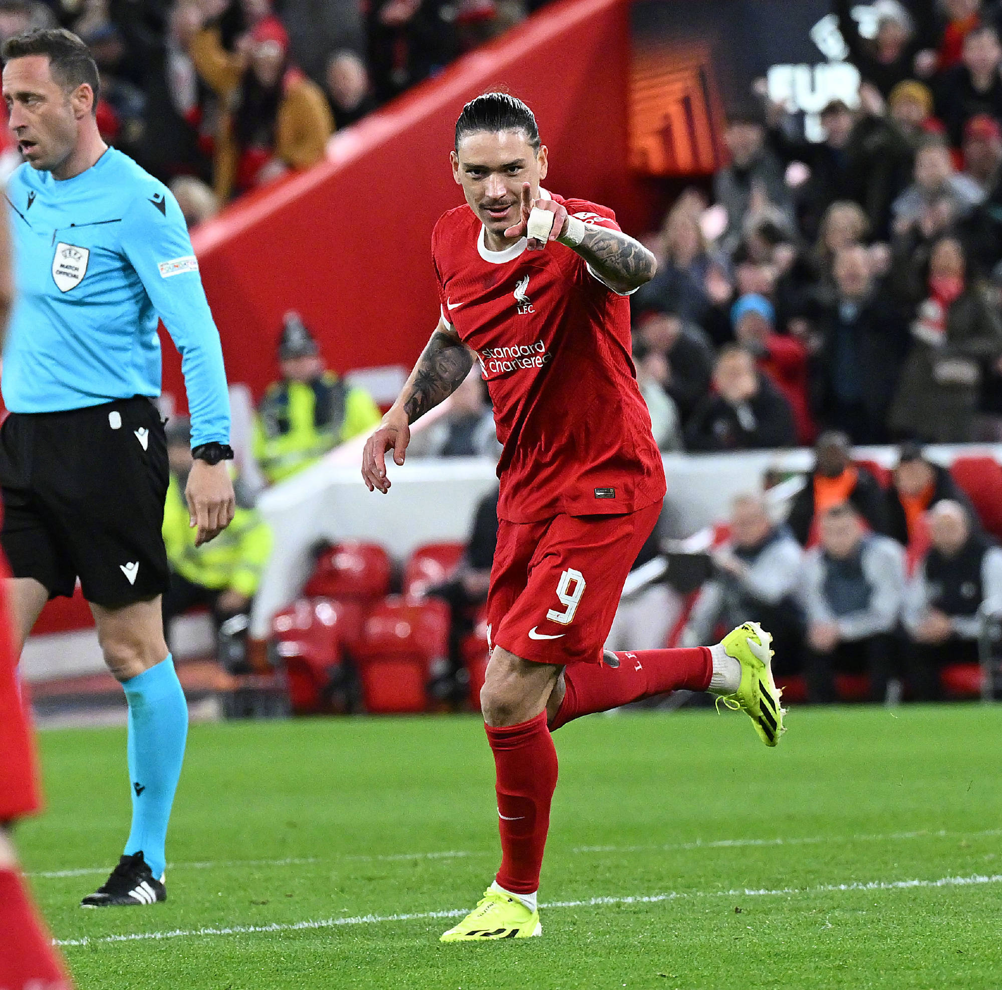 利物浦客场1比2负于伯恩利，保级形势严峻