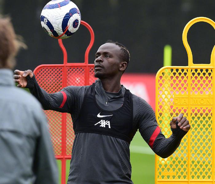 包含利物浦客场击败曼联，英超榜首位置牢不可破！的词条