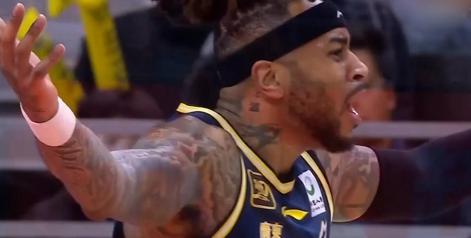 卡尔登将球队推至连胜第五场