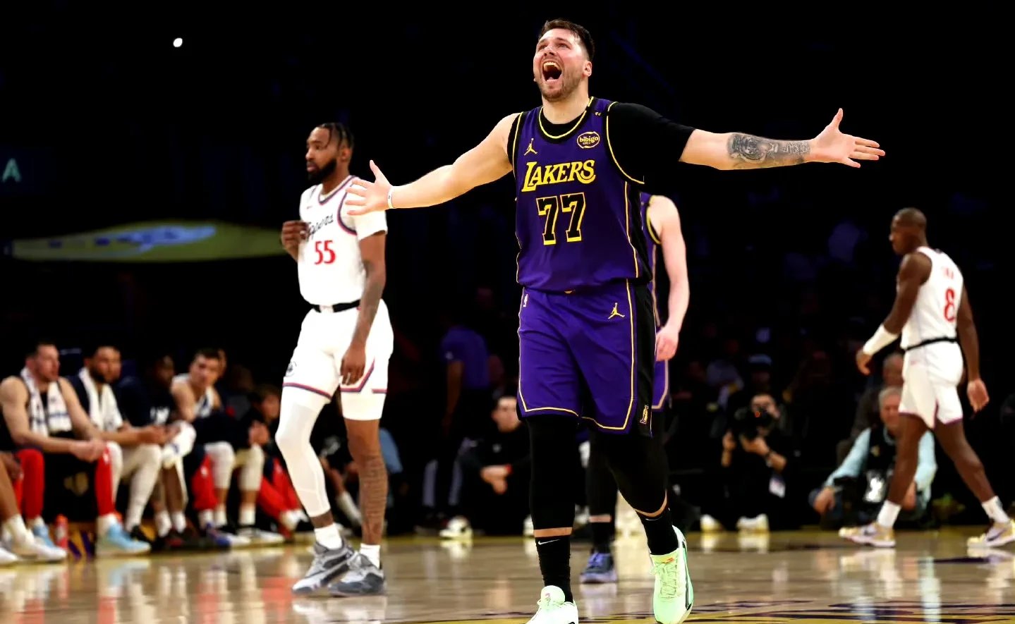 独行侠擒雄鹿，东契奇35+17轰出双双