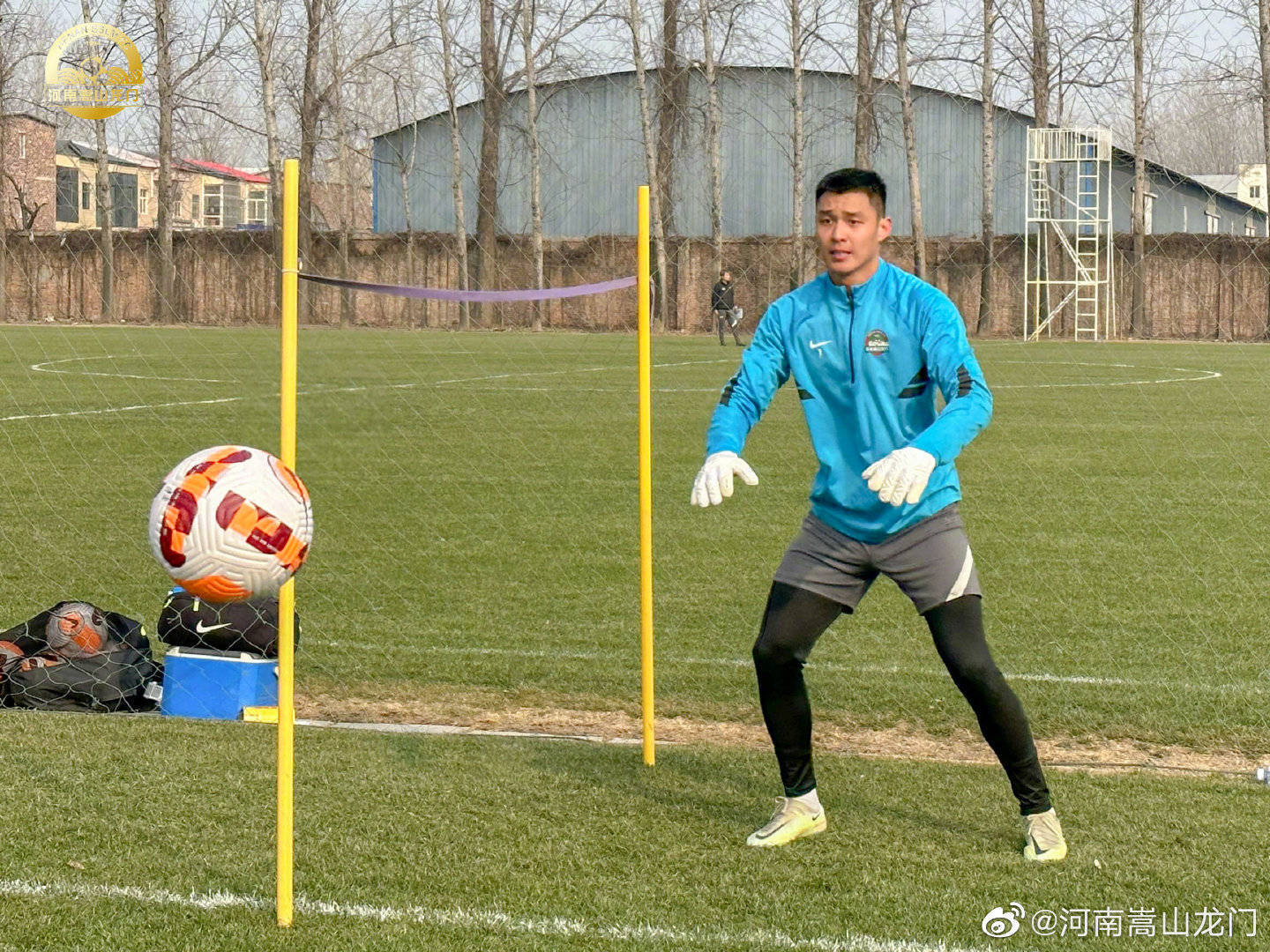 指导教练球员紧密配合，奔跑争分夺秒的简单介绍