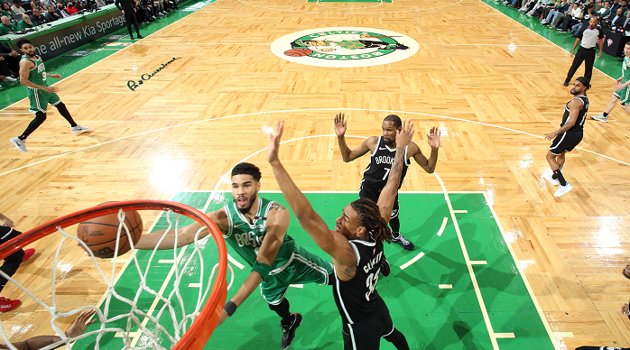 篮网逆转凯尔特人，杜兰特三双表现抢眼