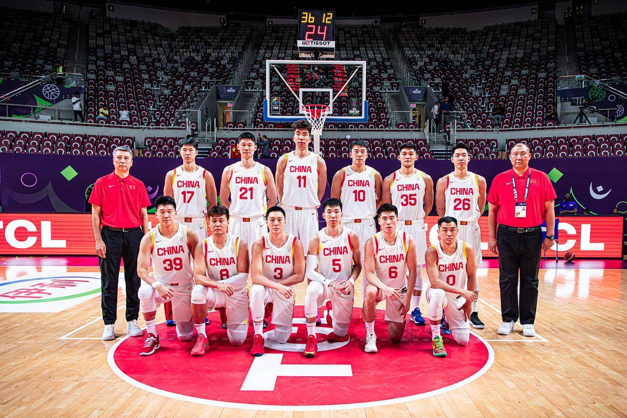 广州男篮战胜深圳男篮，取得开门红