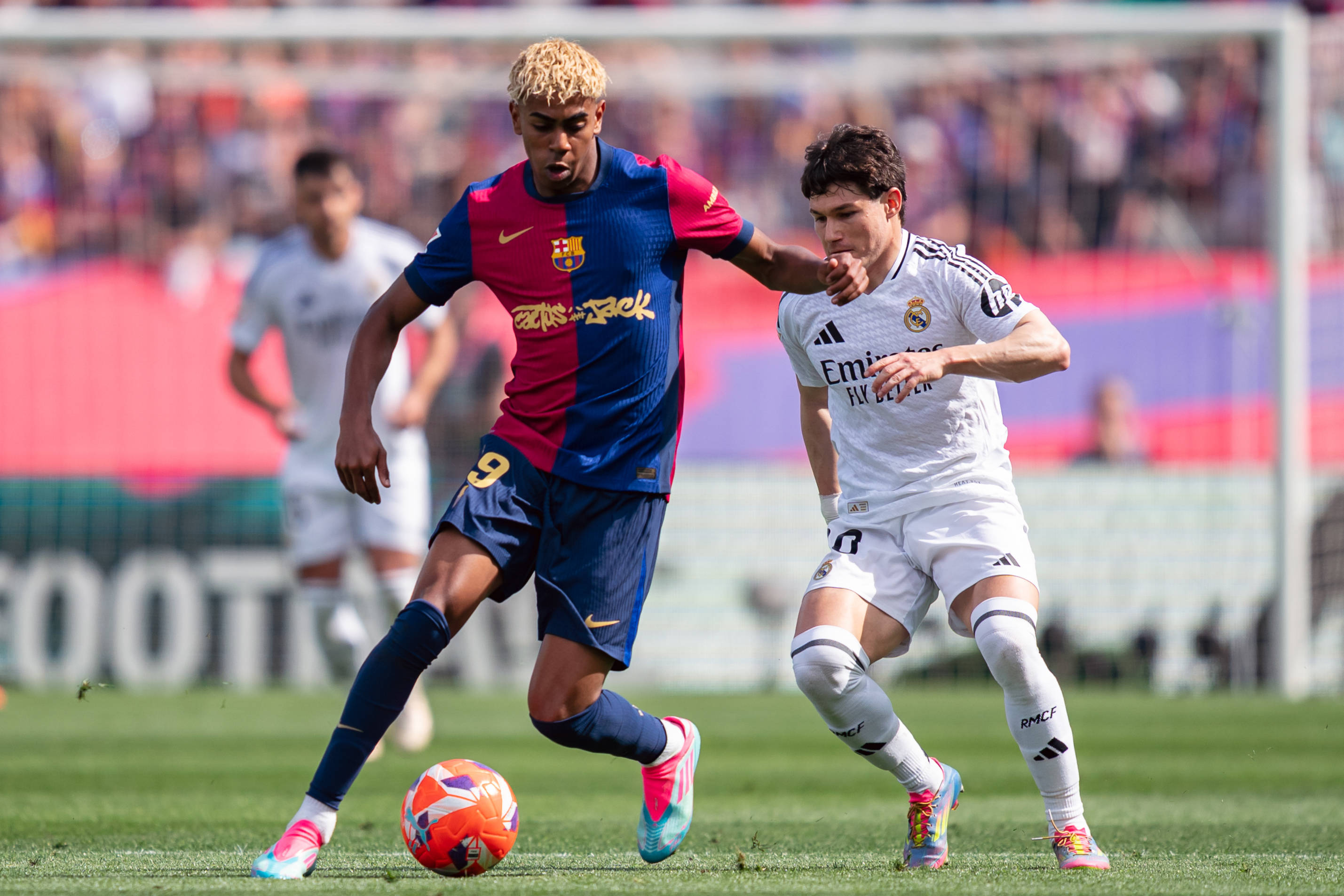 皇家马德里在西甲联赛中取得胜利,继续领先排名 皇家马德里在西甲联赛中取得胜利,继续领先排名