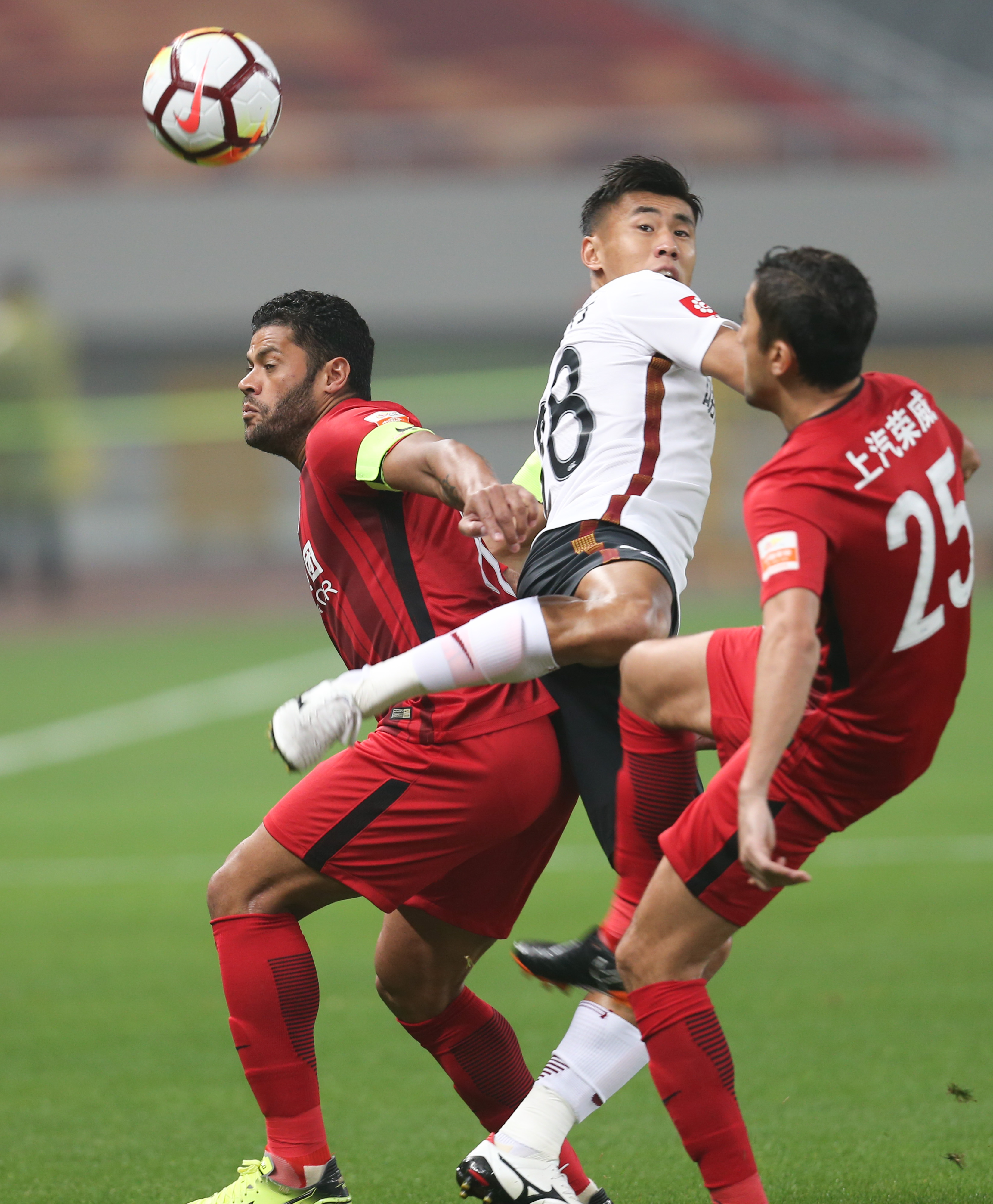 包含上海上港大胜名古屋鲸八入16强，复赛大门已打开的词条