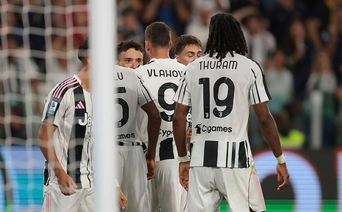 尤文图斯击败热那亚,卡尔默纳雷斯梅开二度 尤文图斯击败热那亚,卡尔默纳雷斯梅开二度