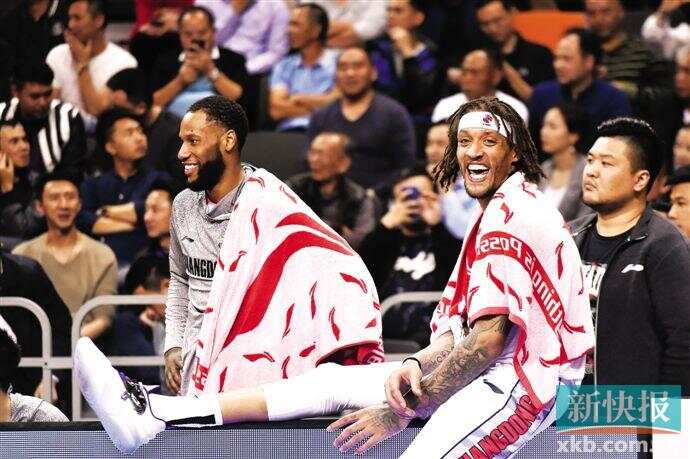 广东宏远对阵山西汾酒,以98-84取得胜利 广东宏远对阵山西汾酒,以98-84取得胜利