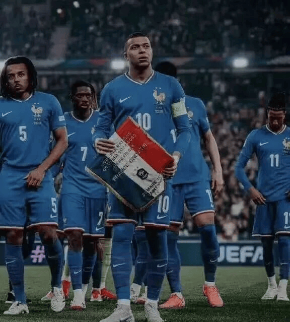 包含冰岛队智取澳大利亚，跻身欧国联八强的词条