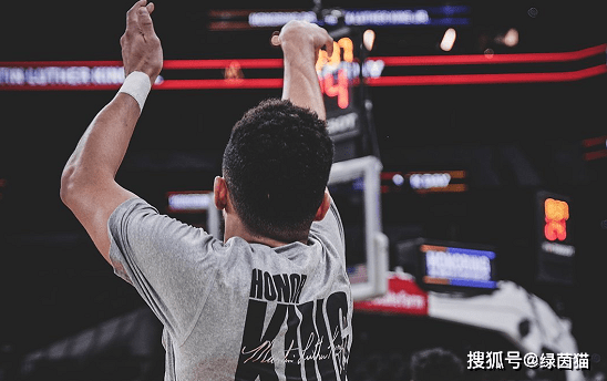 勇士轻取天津队,布克刷新纪录 勇士轻取天津队,布克刷新纪录