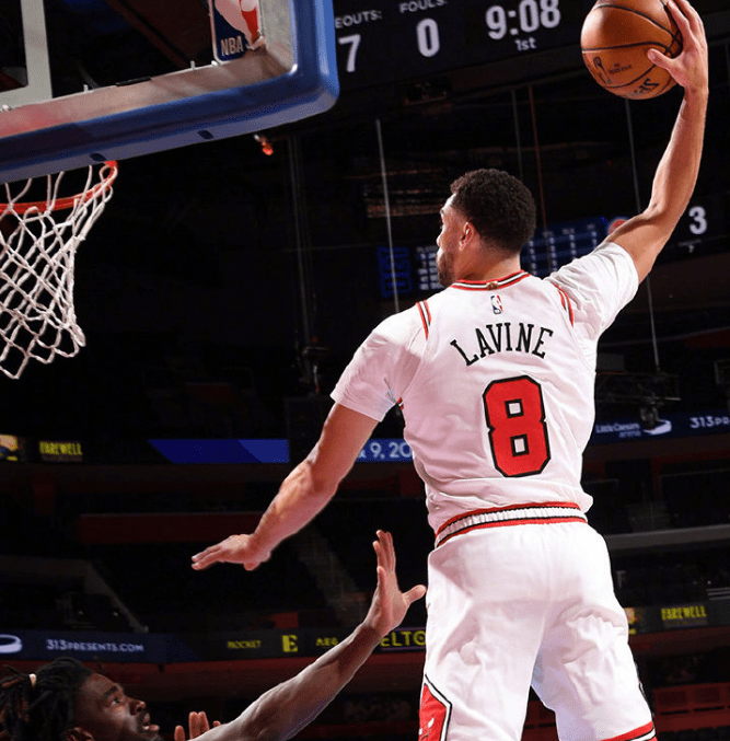 辽宁队轻取太阳，拉文带队取胜